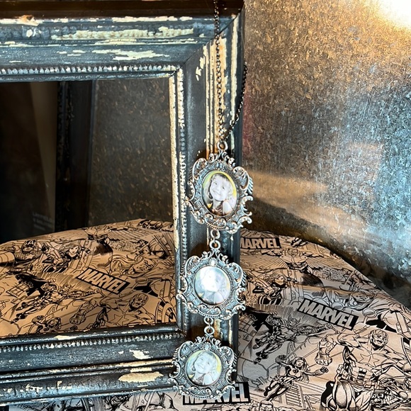 3 picture frames to hang - Picture 1 of 6